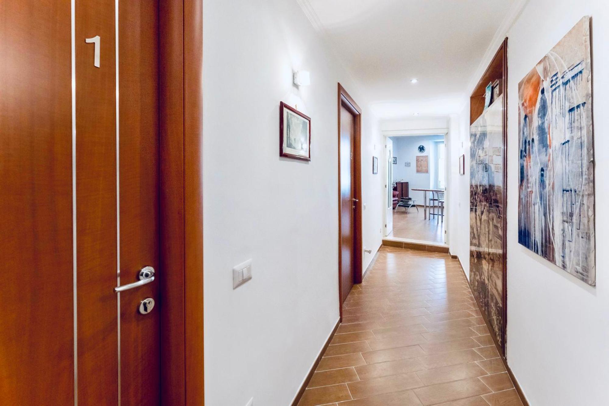 Miclad Colosseum Guest House Рим Экстерьер фото