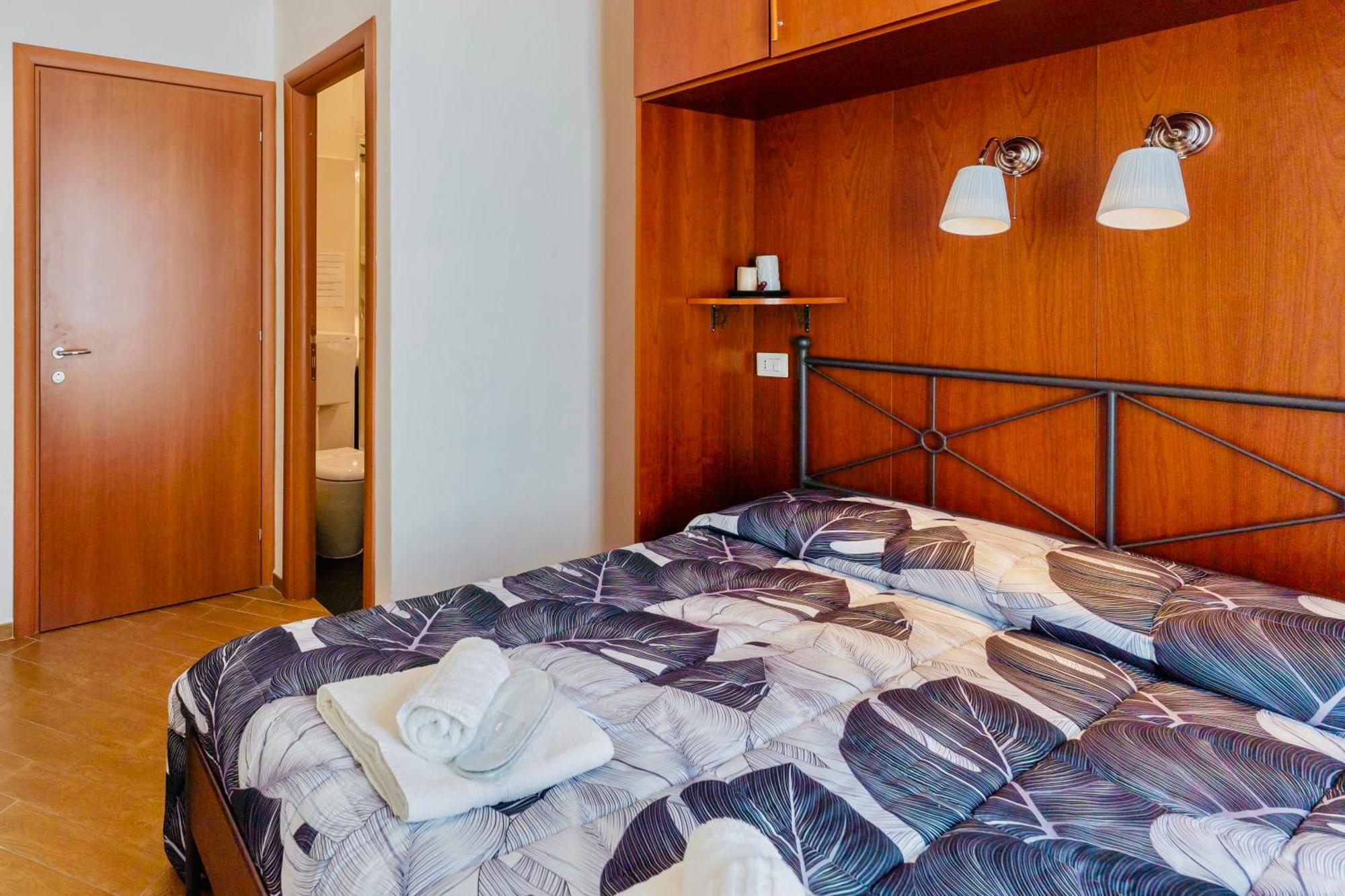 Miclad Colosseum Guest House Рим Экстерьер фото