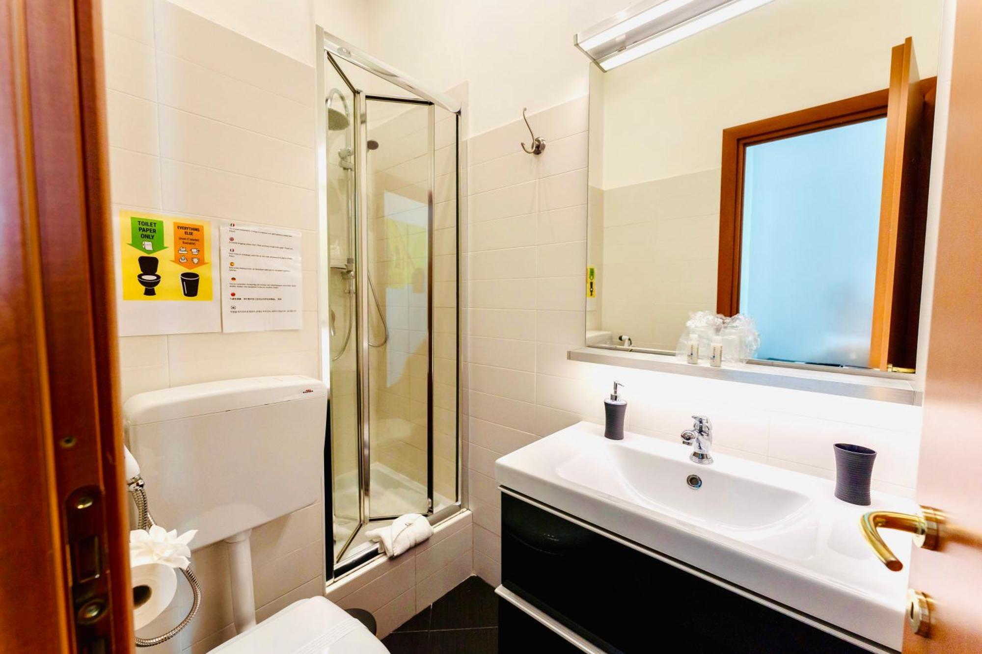 Miclad Colosseum Guest House Рим Экстерьер фото
