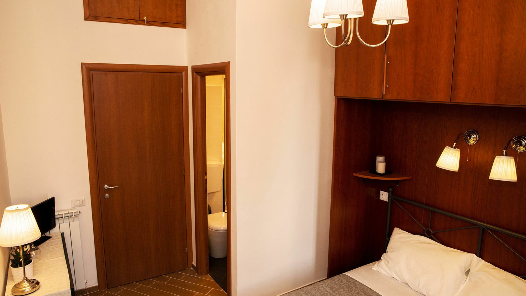 Miclad Colosseum Guest House Рим Экстерьер фото