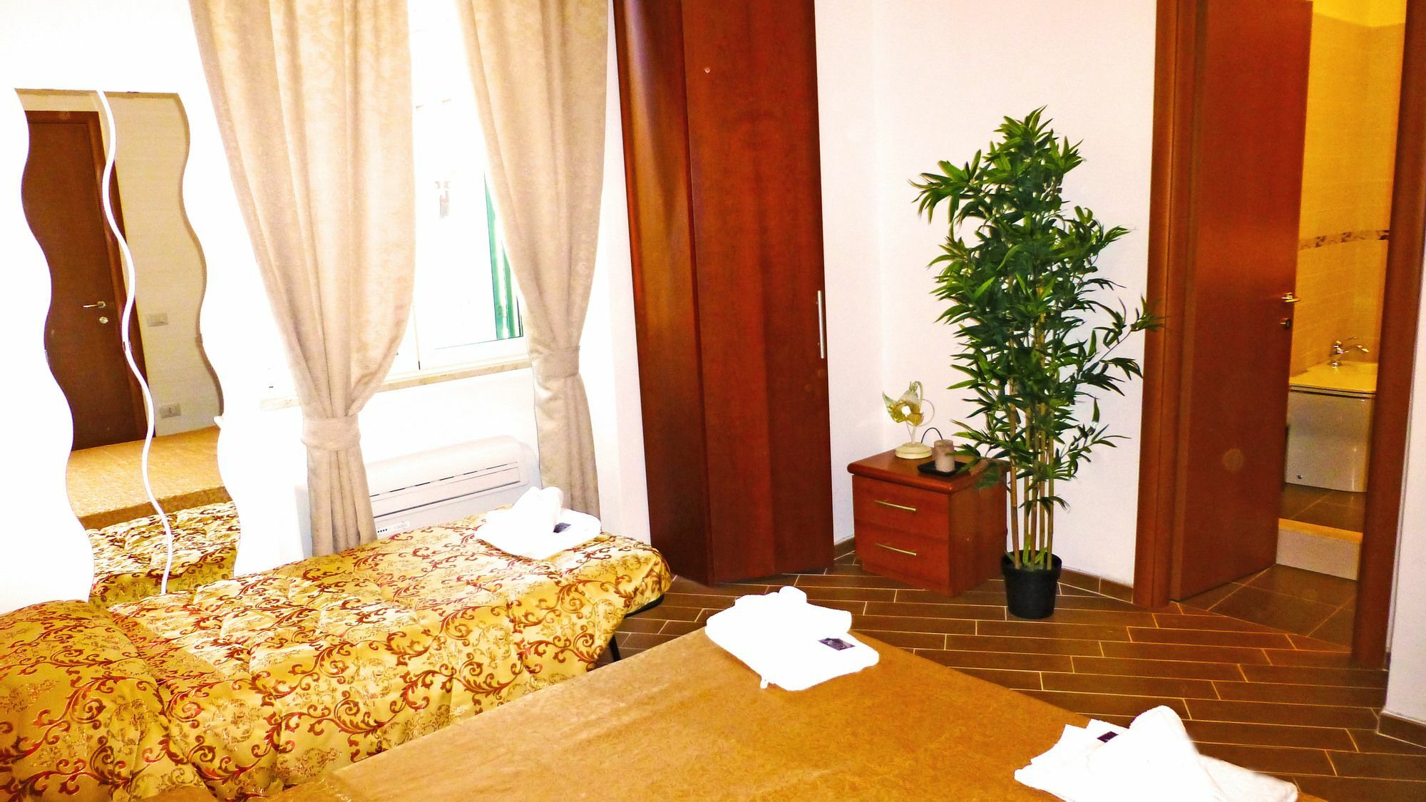 Miclad Colosseum Guest House Рим Экстерьер фото